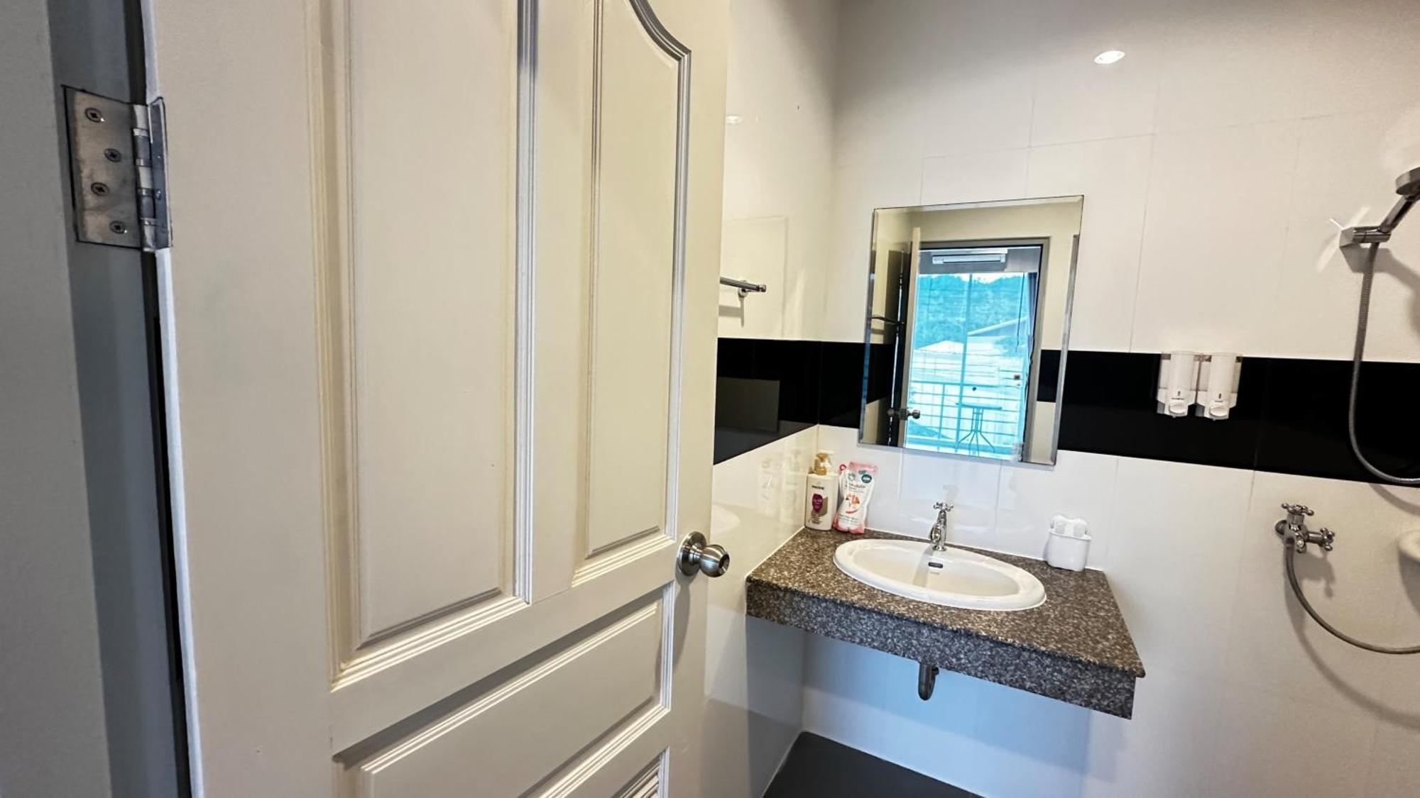 Auriflex House Bed & Breakfast Krabi town Dış mekan fotoğraf